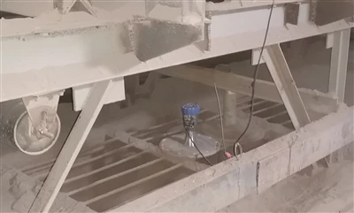 Fè fas ak anviwònman difisil! Transmetè Nivo Rada 80GHz Estab Mezi Likid, Sol...